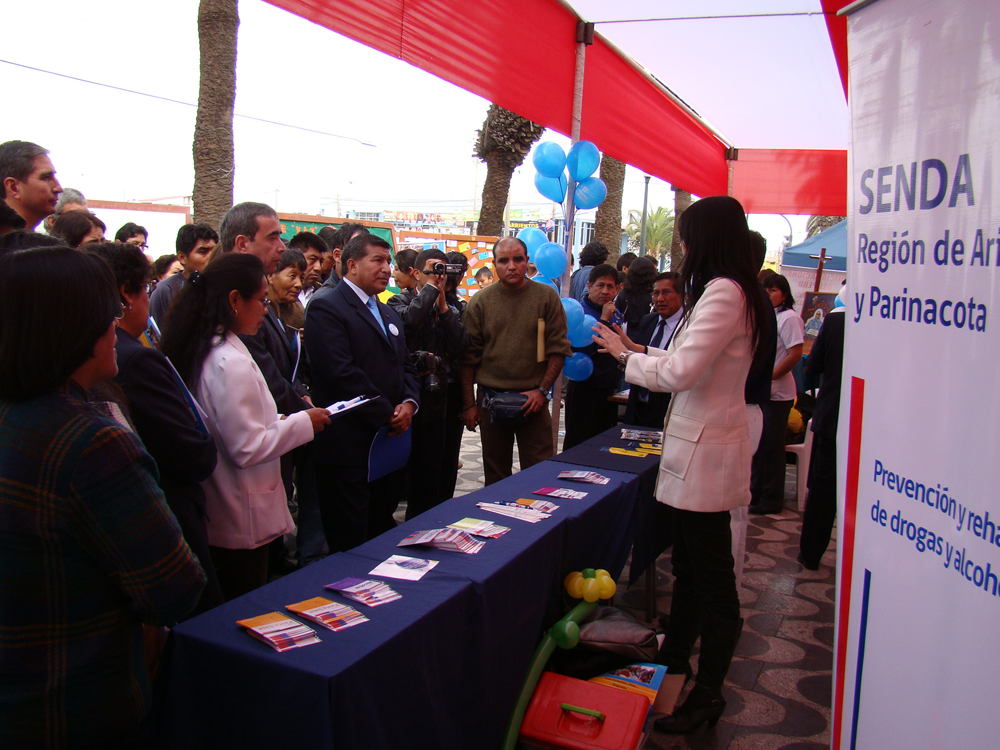 Stand informativo de SENDA en feria realizada en Tacna, Perú