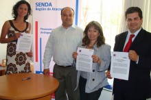 Coordinador del SENDA Jaime Carvallo junto a representantes de las OTEC