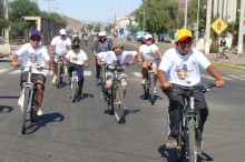 Niños y adolescentes encabezaron la caravana donde también tomaron parte el alcalde de Diego de Almagro y el coordinador regional del SENDA