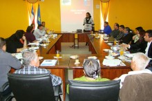 Coordinadora del SENDA Previene de la municipalidad de Copiapó dando a conocer los objetivos de la comisión comunal