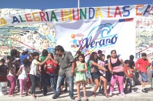 Bailes y concursos animaron la calurosa tarde en El Salvador en el marco de la campaña de verano del SENDA.