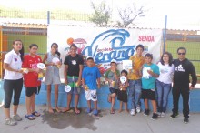 Equipo del SENDA Previene Vallenar junto a los menores de la escuela de verano que financia la Junaeb en sector de Baquedano