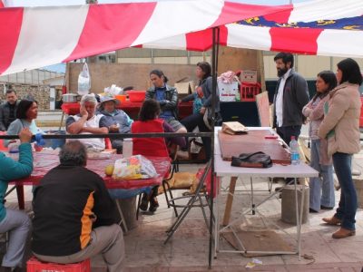 Profesionales de Senda entregan apoyo a un grupo de artesanos de Coquimbo