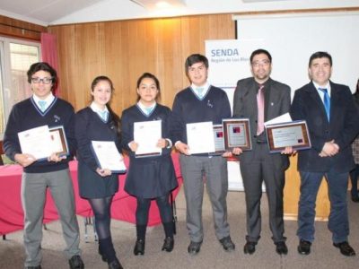 Colegio Santa Cruz de Río Bueno triunfó en final regional de Debates Estudiantiles