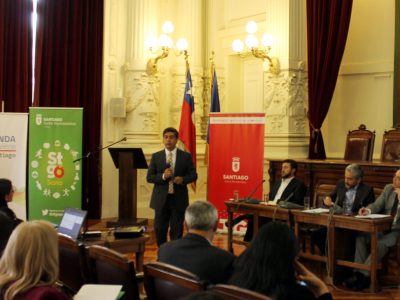 SENDA y Municipalidad de Santiago desarrollan protocolo de intervención y prevención en liceos municipales
