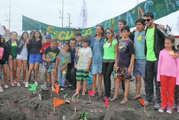 Más de 400 personas participaron en concurso de castillos y figuras de arena en Lenga