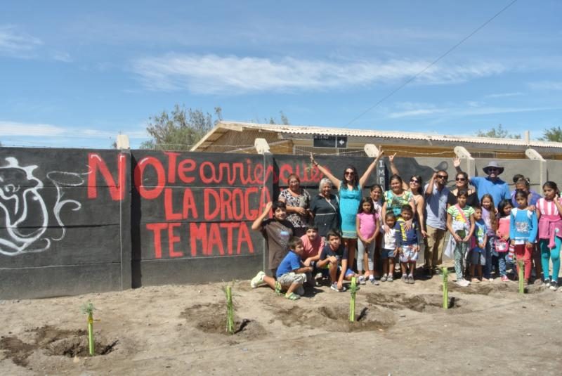 Vecinos de la comuna de Pozo Almonte previenen consumo de drogas con murales artísticos