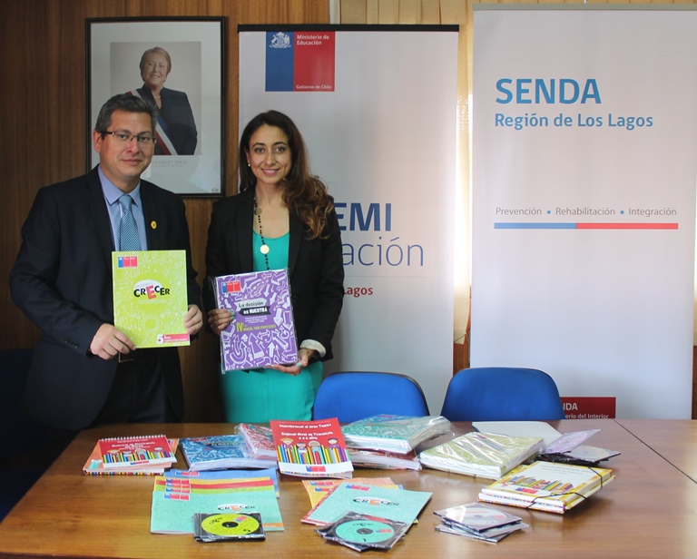 Seremi de Educación recibe material de nuevo programa preventivo de SENDA para establecimientos educacionales