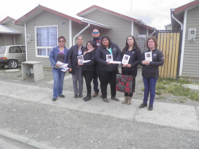Con puerta a puerta Senda Previne Puerto Natales informa a la comunidad