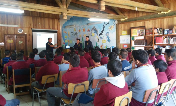 PDI Los Ríos junto a SENDA Previene Paillaco realizaron charla a estudiantes del Liceo Radio 24 El Llolly