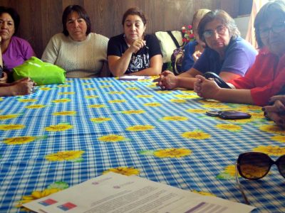 Mujeres tejedoras de El Tabo se capacitarán en Habilidades Preventivas