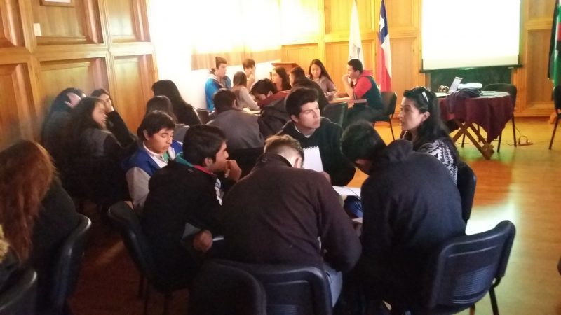 Jóvenes de Villarrica se preparan para participar en el 4° Encuentro de Debate Estudiantil Preventivo