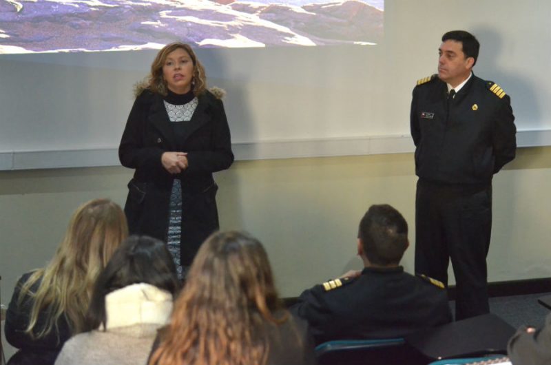 SENDA Valparaíso capacita a funcionarios de la Armada de Chile en técnicas de Prevención