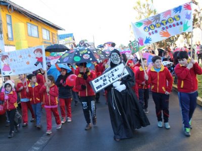 Más de 400 personas marcharon por la prevención en Festival de Paraguas de Maullín
