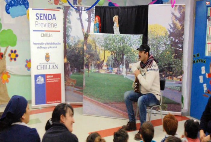 Con Obra Títeres SENDA PREVIENE Chillán celebra el Día del Niño
