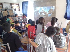 Niños de Punta Mira disfrutan de tardes de cine 