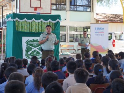 Con títeres Senda Nancagua y Carabineros invitan a escolares a transitar seguros