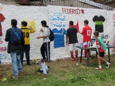 Jóvenes de Huechuraba pintan murales preventivos junto al SENDA Previene