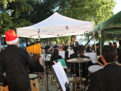 SENDA Los Ríos llevó concierto navideño preventivo hasta la playa Collico en Valdivia