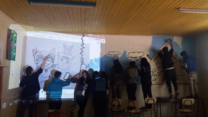 Estudiantes del Centro Educacional Fernando Santiván de Panguipulli elaboraron mural preventivo