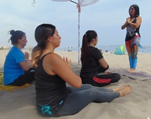 Realizan masiva clase de yoga en Coquimbo