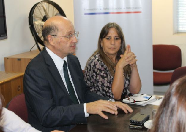 Director de SENDA se reúne con funcionarios de la Región Metropolitana