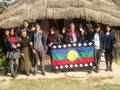 Estudiantes beneficiarios de programa «Actuar a Tiempo» visitan ruka Mapu Lawen