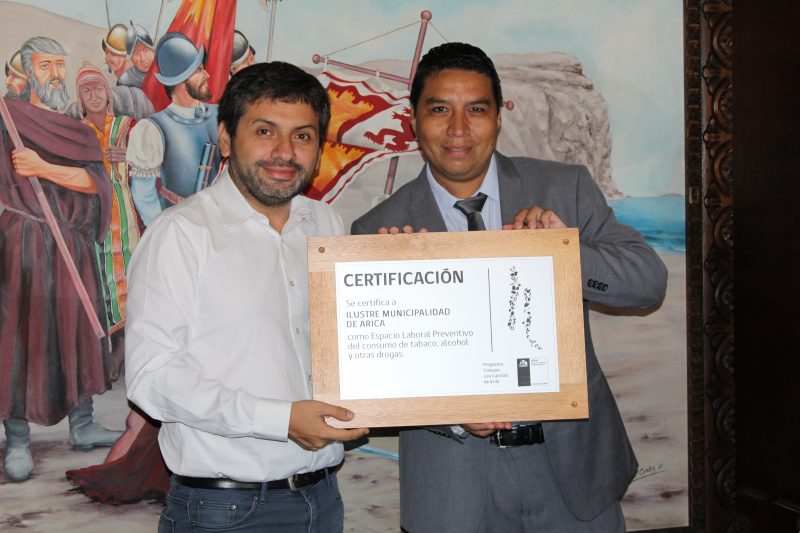 Municipalidad de Arica recibe certificación del programa Trabajar con Calidad de Vida de SENDA