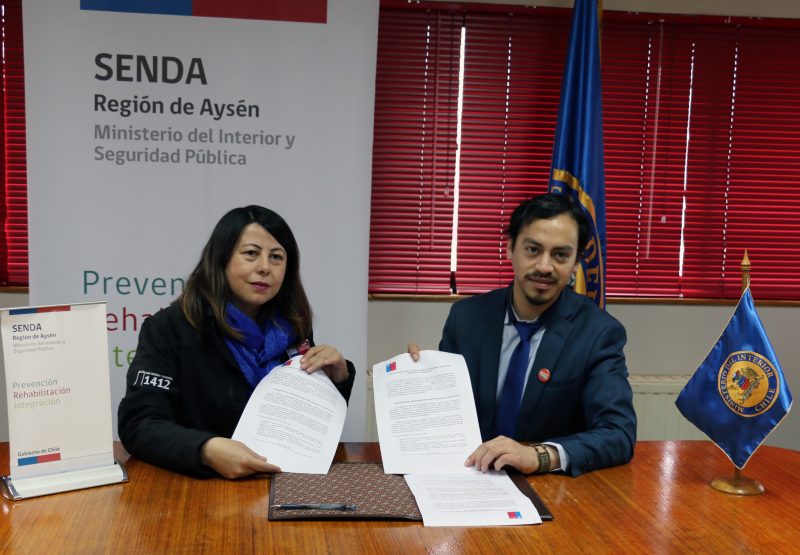 SENDA y Gobernación Provincial de Aysén firmaron convenio para fomentar habilidades parentales preventivas