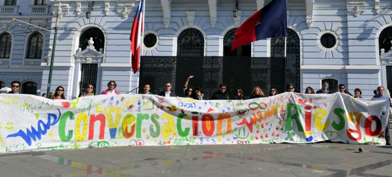 Calles de Valparaíso se llenan de color y música con el Carnaval por la Prevención de SENDA