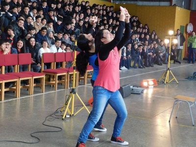 Previene celebra el Mes de la Infancia llevando teatro a los estudiantes de Renca