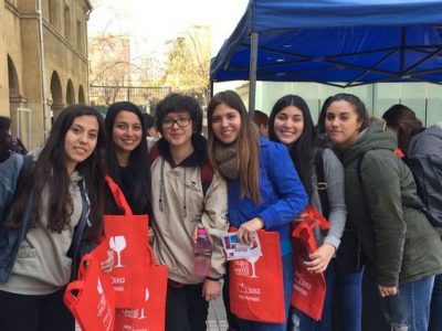 Estudiantes de la Universidad San Sebastián se suman a campaña «Este 18 Cuida tus Límites»