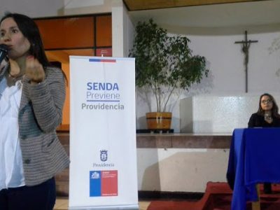 SENDA Previene Providencia dialoga con apoderados del  Instituto Luis Campino