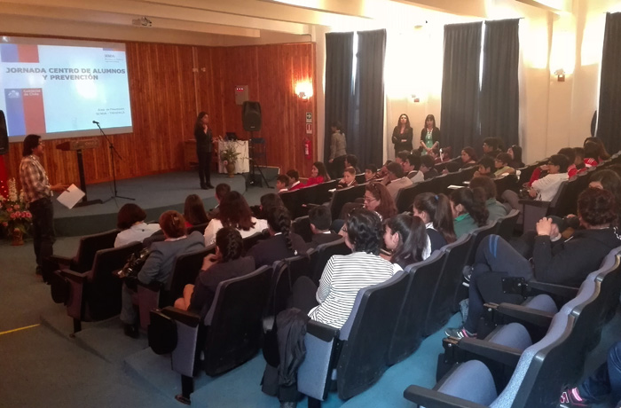 Más de 100 representantes de centros de alumnos participan en jornada de prevención de drogas