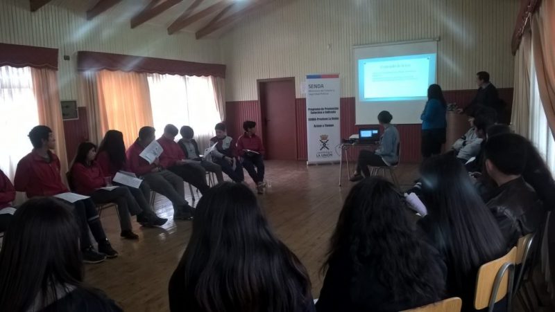 Estudiantes de La Unión participaron en charla sobre Ley de Responsabilidad Penal Adolescente y conocieron dependencias de Gendarmería en la comuna.
