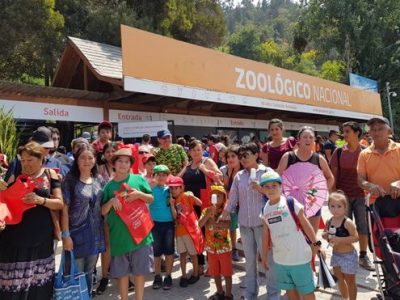 Familias de La Cisterna asisten a entretenida jornada en el Zoológico