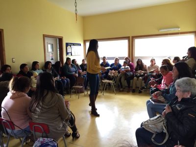 Padres y apoderados de Escuela El Umbral de La Unión participaron en taller de temáticas preventivas