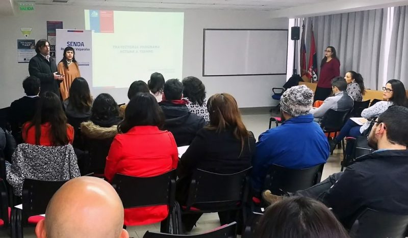 Equipos del programa Actuar a Tiempo de SENDA fortalecen su formación en el primer Encuentro Zonal del año en Valparaíso
