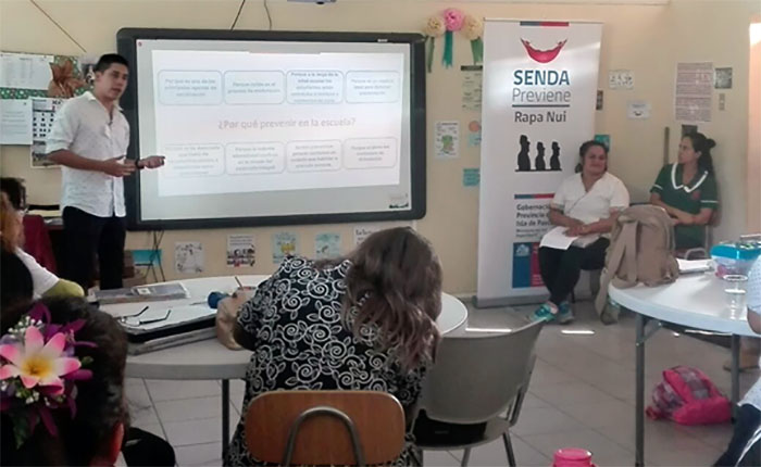 Profesores de Rapanui son capacitados para la implementación del material Continuo Preventivo de SENDA y apoderados de la isla asisten a jornada de Parentalidad