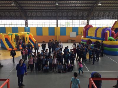 Niñas y niños de la Escuela Patricio Lynch y del sector La Cantera de Río Bueno disfrutaron de tarde recreativa