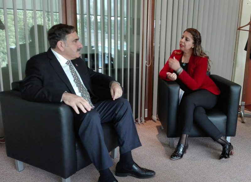 Directora Regional del SENDA Araucanía se reúne con Gobernador de Malleco.