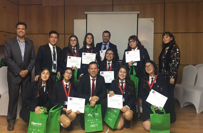 Colegio Santo Domingo Savio gana debate de prevención del consumo de drogas y alcohol en Arica