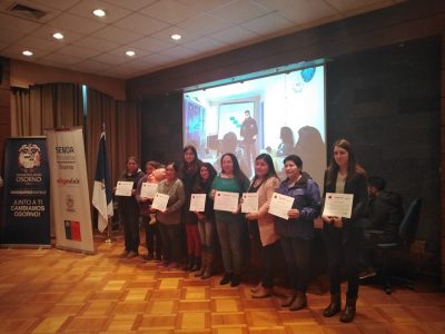 Familias de Osorno reciben certificación por participación en programa de fortalecimiento parental