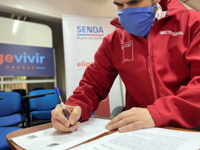 SENDA Y SENCE Los Ríos firman convenio para fortalecer la capacitación y reinserción laboral.