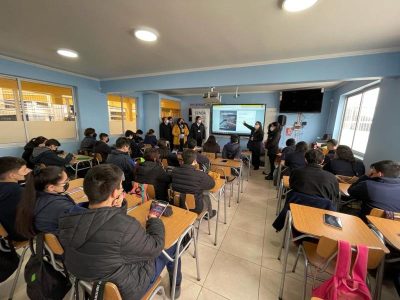 En Liceo San Miguel Arcángel de Linares presentan programa Continuo Preventivo Online
