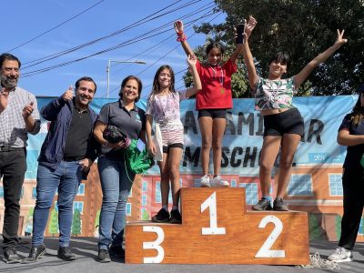 Corrida Familiar Deportiva Preventiva: SENDA Metropolitano desplegó su oferta programática en Peñalolén y compartió con la comunidad 