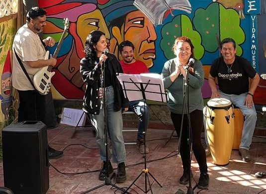 Conoce la banda musical conformada por adolescentes y profesionales de un centro de tratamiento de Antofagasta