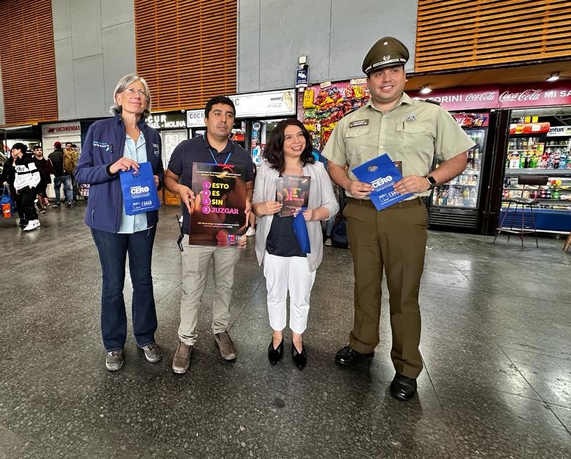 En terminal de buses de Talca difunden campaña “1412: Esto es sin juzgar”