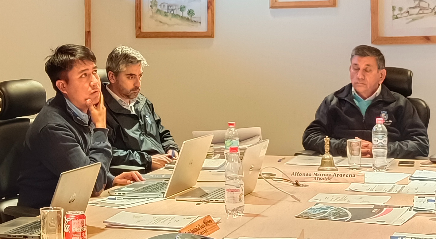 SENDA expone modelo de gestión territorial en concejos municipales de la región