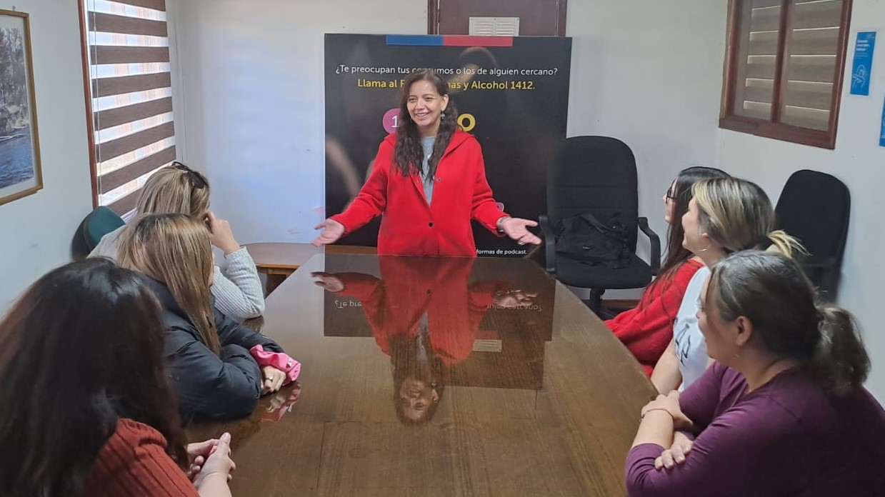 Al finalizar el Mes de la Mujer, SENDA Magallanes realizó conversatorio “Esto Es Sin Juzgar”